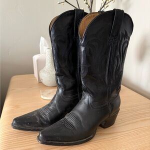 Boots size 8 Black